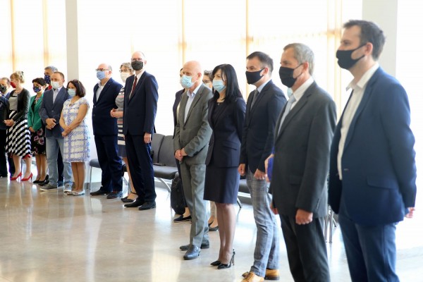 Click to zoom the picture.